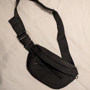 LIKE NEW Dagne Dover Ace fanny pack - black